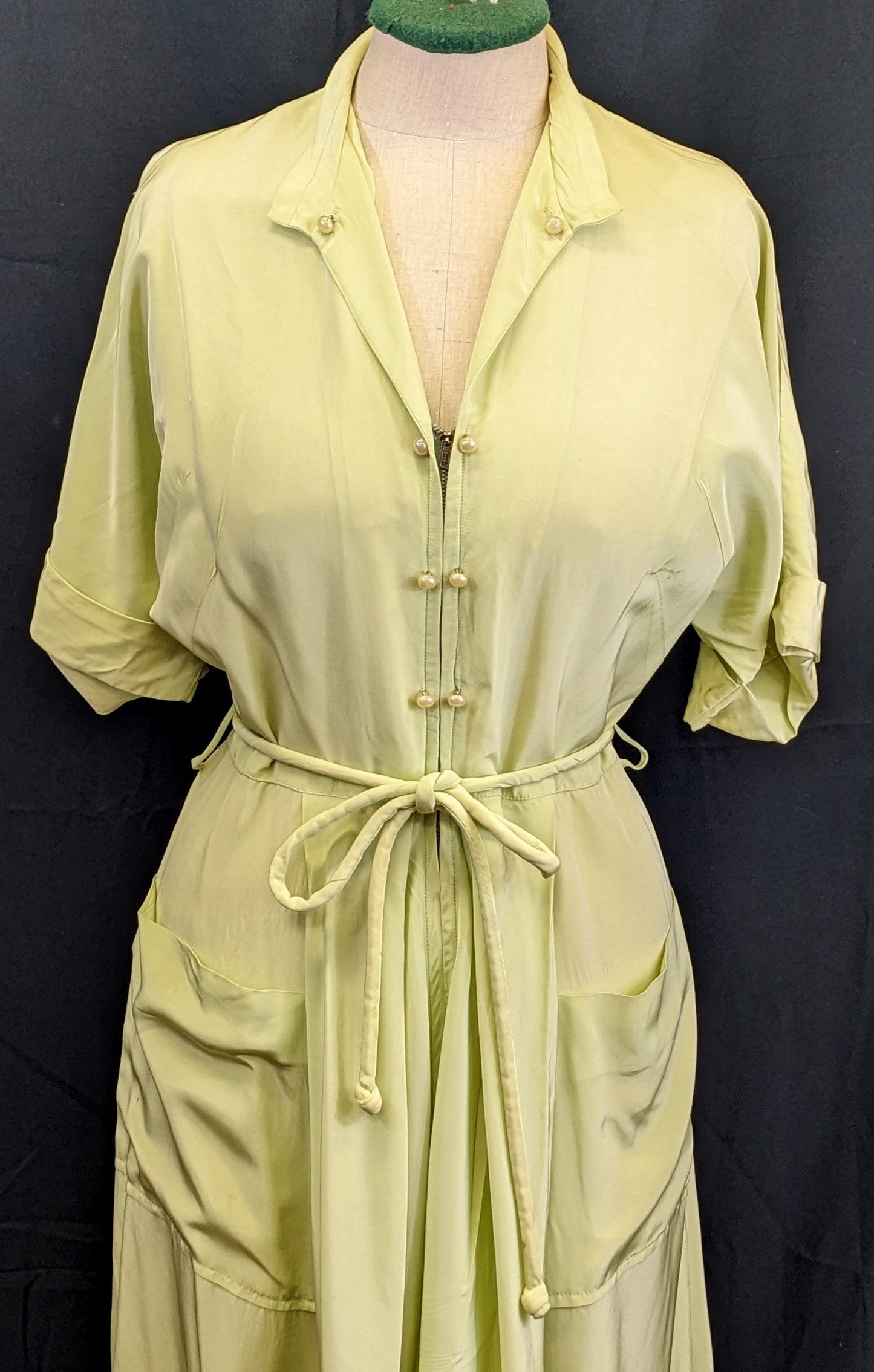 1940s Rayon Lounge Wear Robe