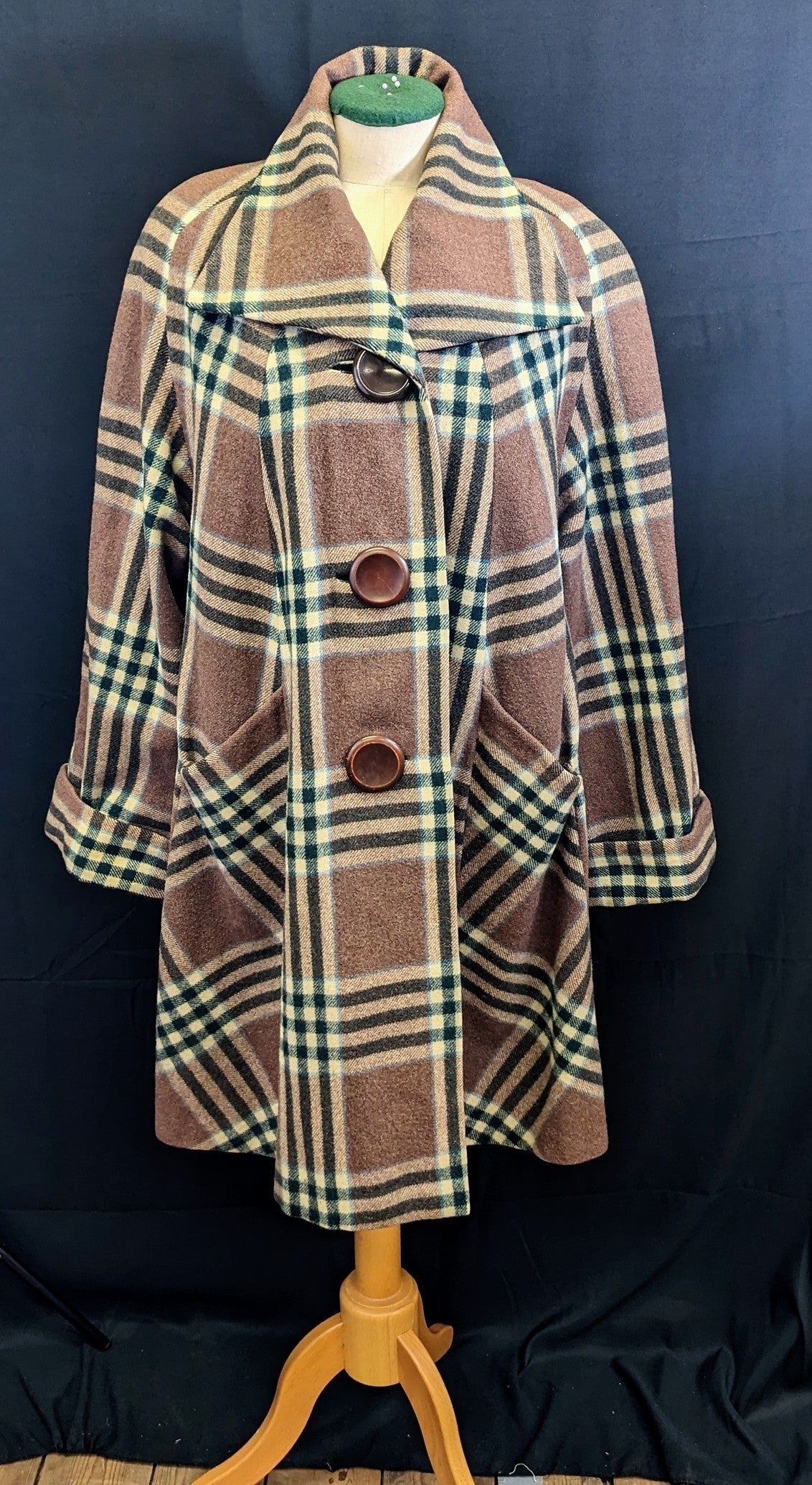1940s CC41 Plaid Swagger Coat