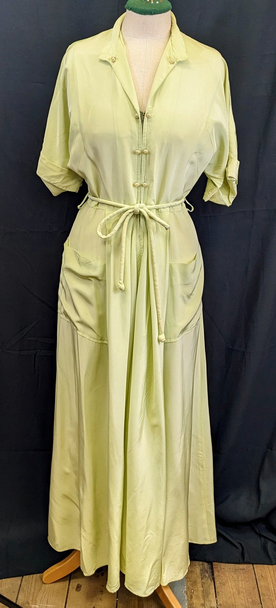 1940s Rayon Lounge Wear Robe