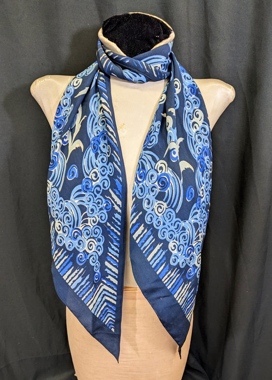 1930s Long Point Scarf