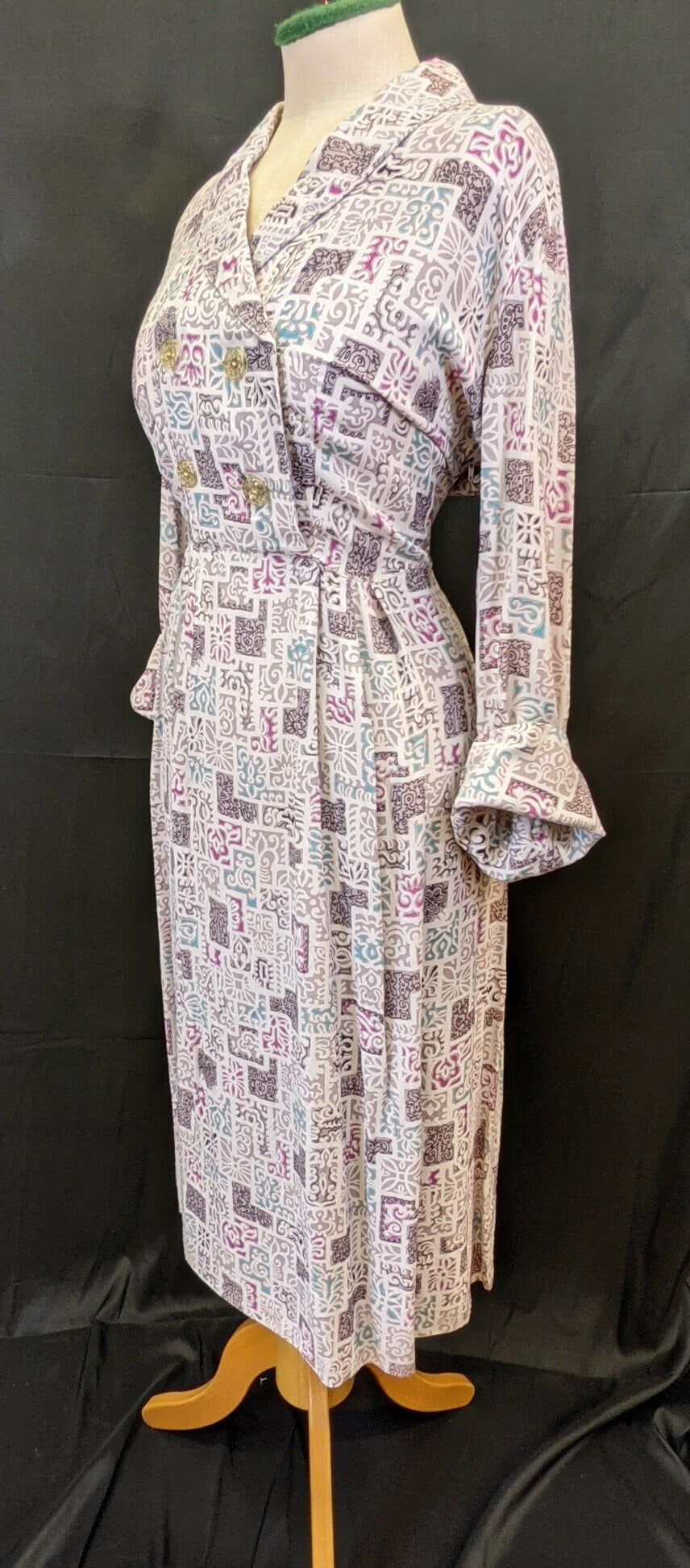 1940s Cold Rayon Novelty Print Dress