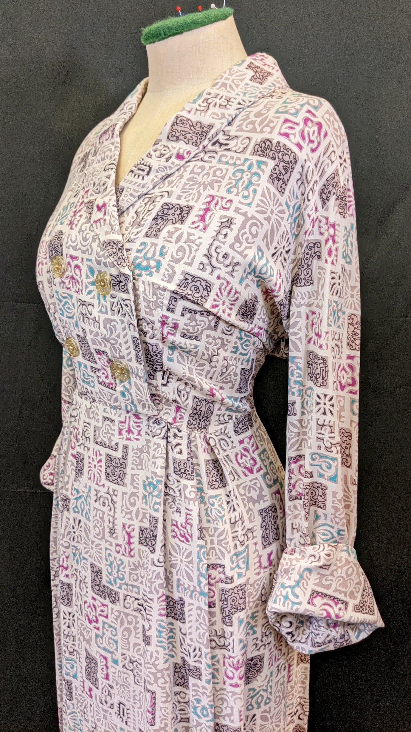 1940s Cold Rayon Novelty Print Dress